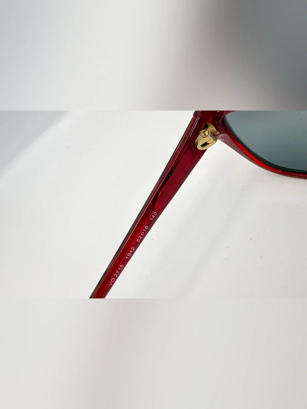 Vogue listing pair